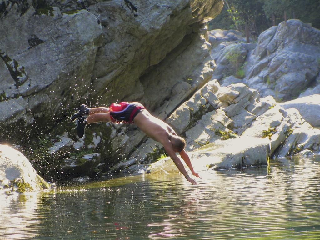 Ostello Baracca Backpacker Aurigeno Esterno foto